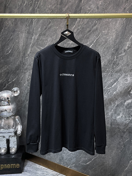 クロムハーツ サンスクリットの刺繍と大剣のアップリケがされた長袖シャツ