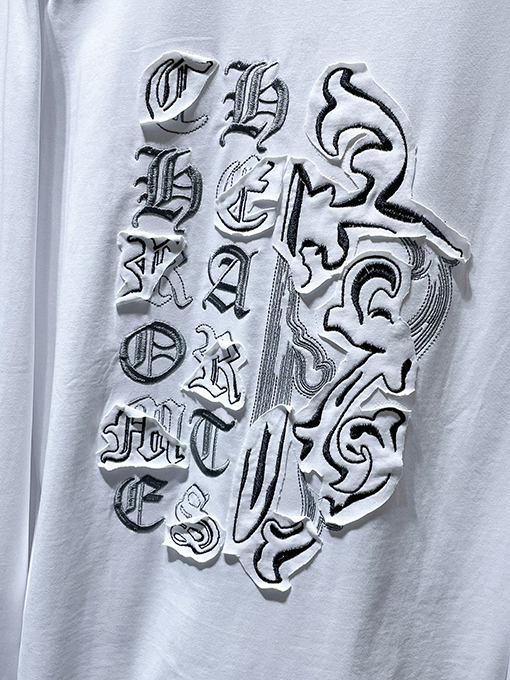 クロムハーツ サンスクリットの刺繍と大剣のアップリケがされた長袖シャツ