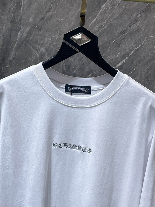 クロムハーツ サンスクリットの刺繍と大剣のアップリケがされた長袖シャツ