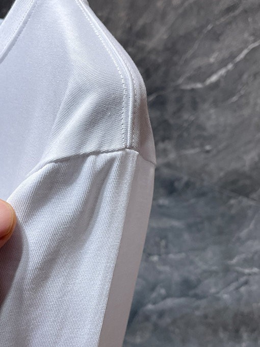 クロムハーツ サンスクリットの刺繍と大剣のアップリケがされた長袖シャツ