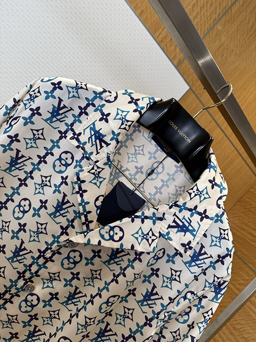 ルイヴィトン 全面モノグラムプリントの半袖シャツ