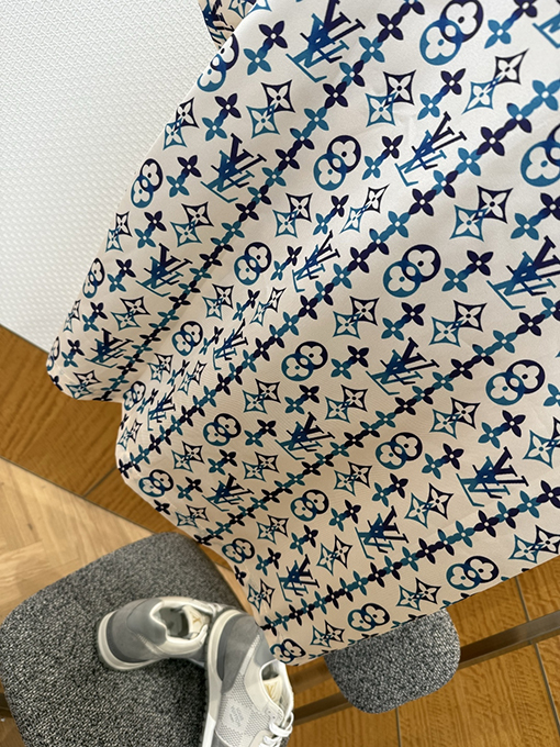 ルイヴィトン 全面モノグラムプリントの半袖シャツ