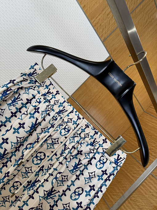 ルイヴィトンコピー 全面モノグラムプリントのショートパンツ