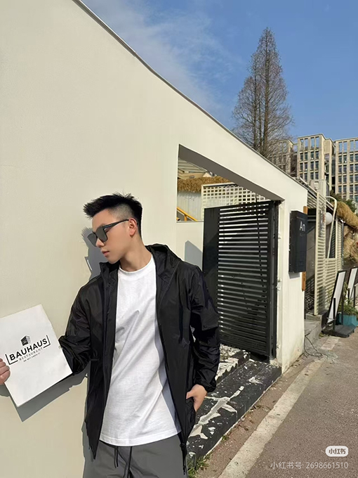 モンクレールスーパーコピー Moncler 反射ロゴフード付きジャケット