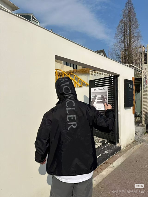 モンクレールスーパーコピー Moncler 反射ロゴフード付きジャケット