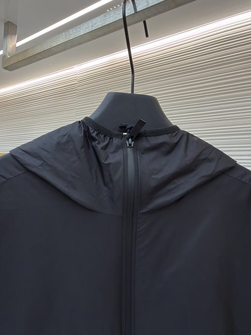 モンクレールスーパーコピー Moncler 反射ロゴフード付きジャケット