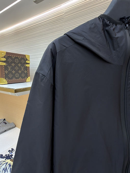 モンクレールスーパーコピー Moncler 反射ロゴフード付きジャケット