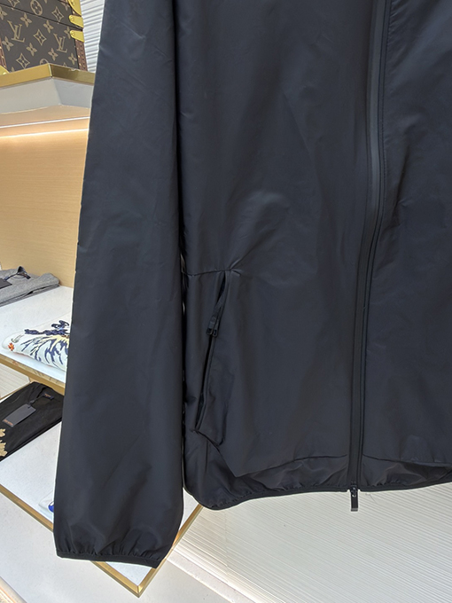 モンクレールスーパーコピー Moncler 反射ロゴフード付きジャケット