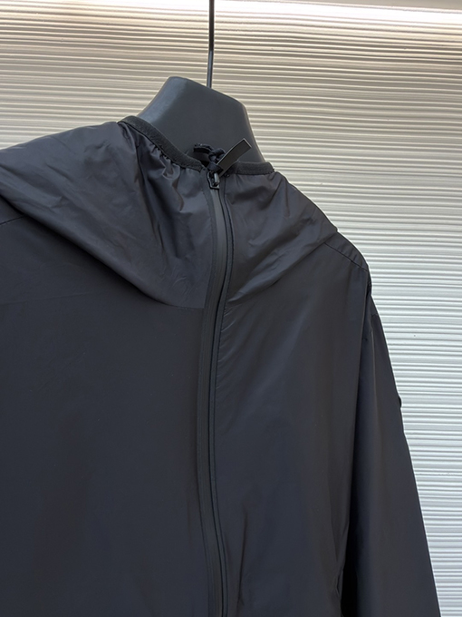 モンクレールスーパーコピー Moncler 反射ロゴフード付きジャケット