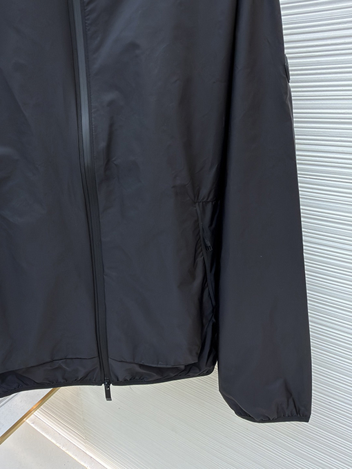 モンクレールスーパーコピー Moncler 反射ロゴフード付きジャケット