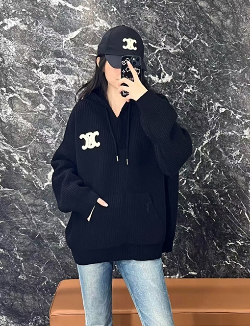 セリーヌ 刺繍ロゴニットパーカー