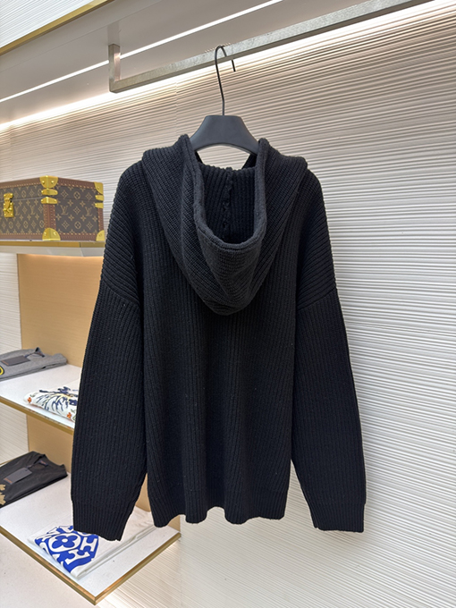 セリーヌ 刺繍ロゴニットパーカー