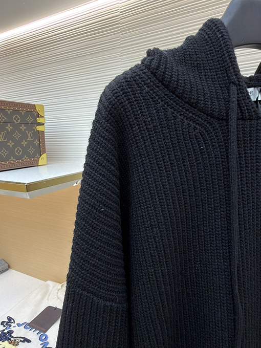 セリーヌ 刺繍ロゴニットパーカー