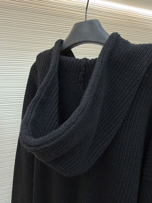 セリーヌ 刺繍ロゴニットパーカー