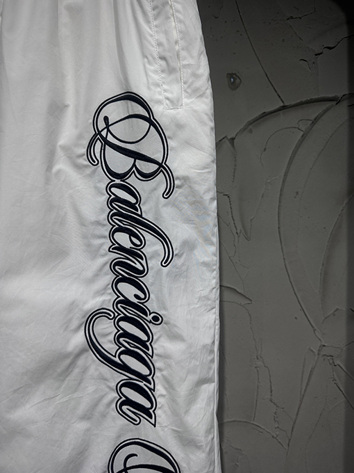 バレンシアガ Balenciaga 両面刺繍の文字りフリース裏地付きサーマルパンツ