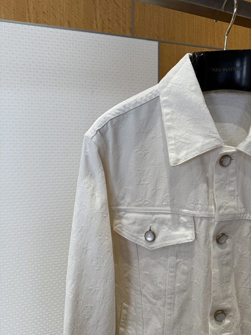 ルイヴィトン 全面エンボスのデニムジャケット