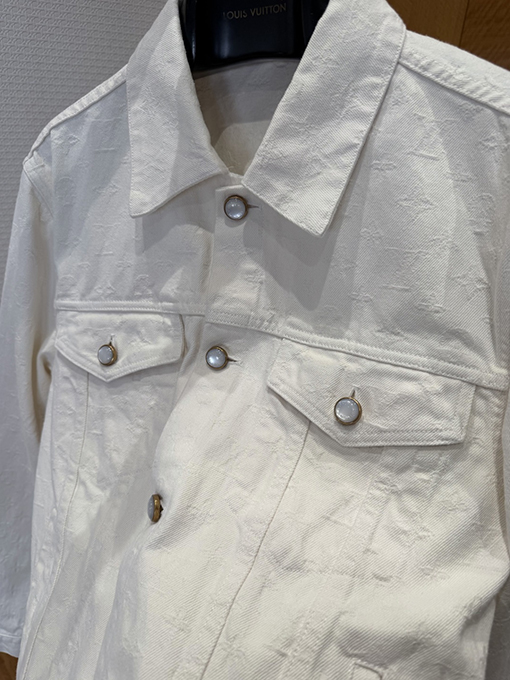 ルイヴィトン 全面エンボスのデニムジャケット