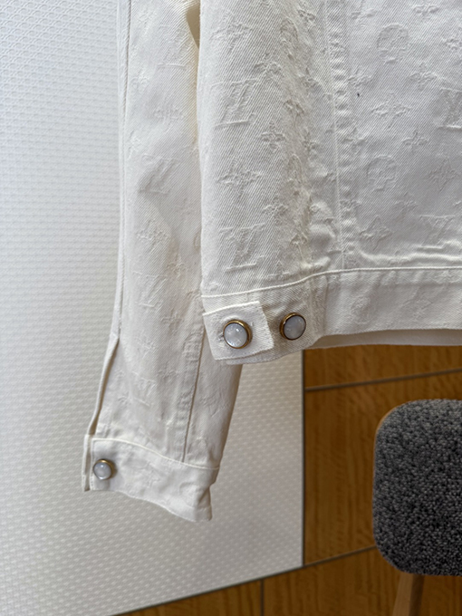 ルイヴィトン 全面エンボスのデニムジャケット