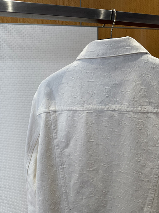 ルイヴィトン 全面エンボスのデニムジャケット