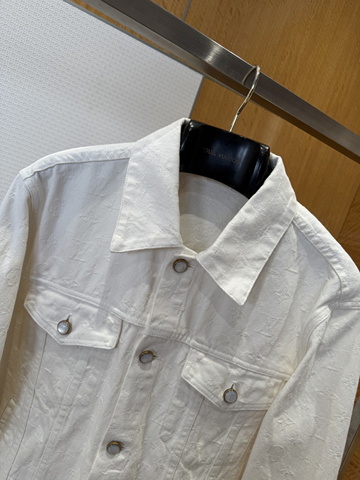 ルイヴィトン 全面エンボスのデニムジャケット