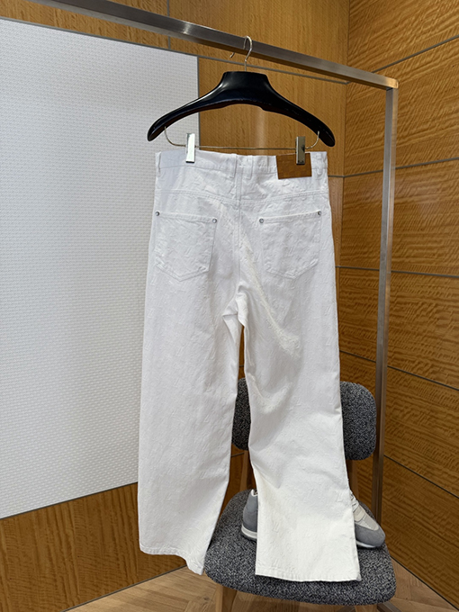 ルイヴィトンスーパーコピー 全面エンボスのデニムジーンズ