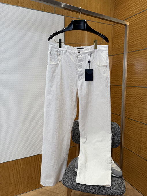 ルイヴィトンスーパーコピー 全面エンボスのデニムジーンズ