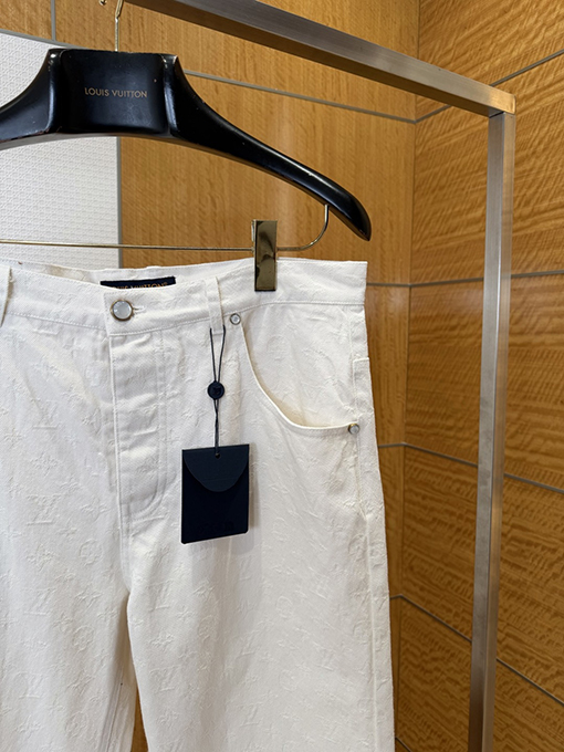 ルイヴィトンスーパーコピー 全面エンボスのデニムジーンズ