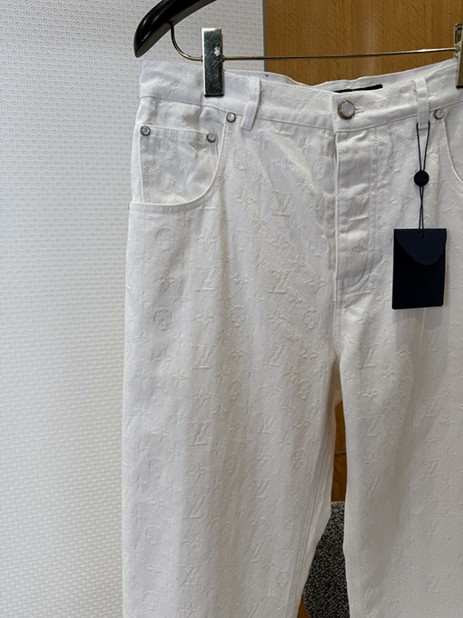 ルイヴィトンスーパーコピー 全面エンボスのデニムジーンズ