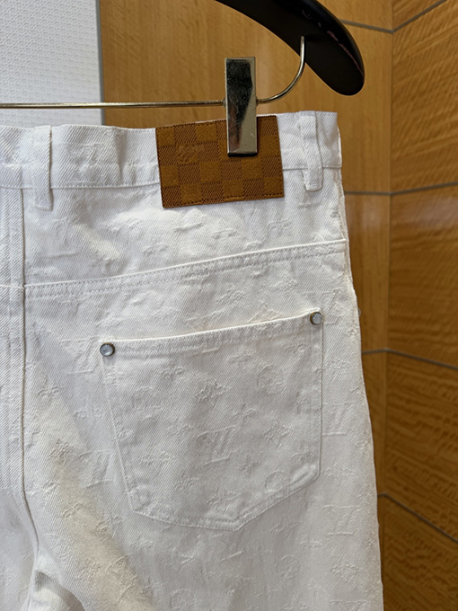 ルイヴィトンスーパーコピー 全面エンボスのデニムジーンズ