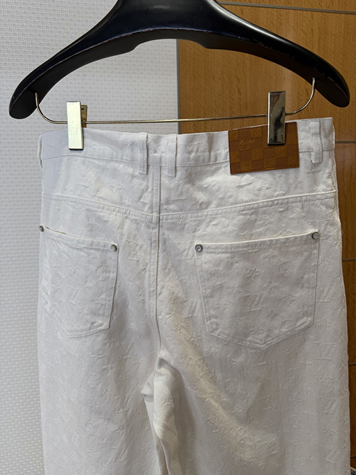 ルイヴィトンスーパーコピー 全面エンボスのデニムジーンズ