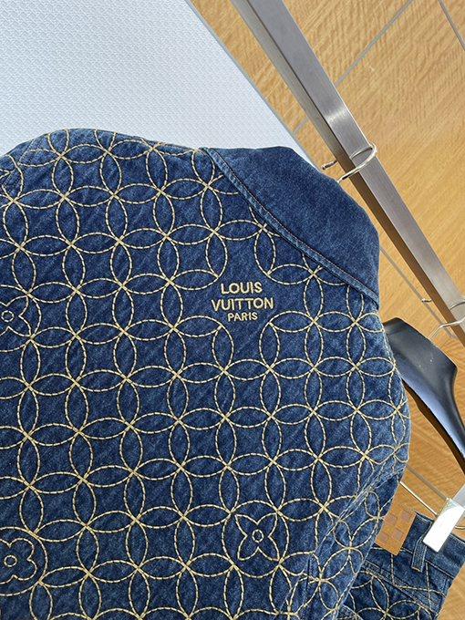 ルイヴィトン ジャカード刺繍のデニムジャケットとカプリパンツのセット