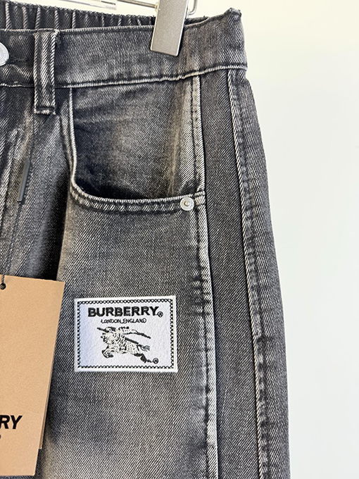 バーバリー ゆったりとしたワイドレッグストレートジーンズ