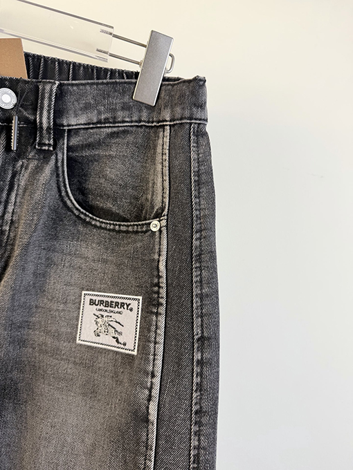 バーバリー ゆったりとしたワイドレッグストレートジーンズ