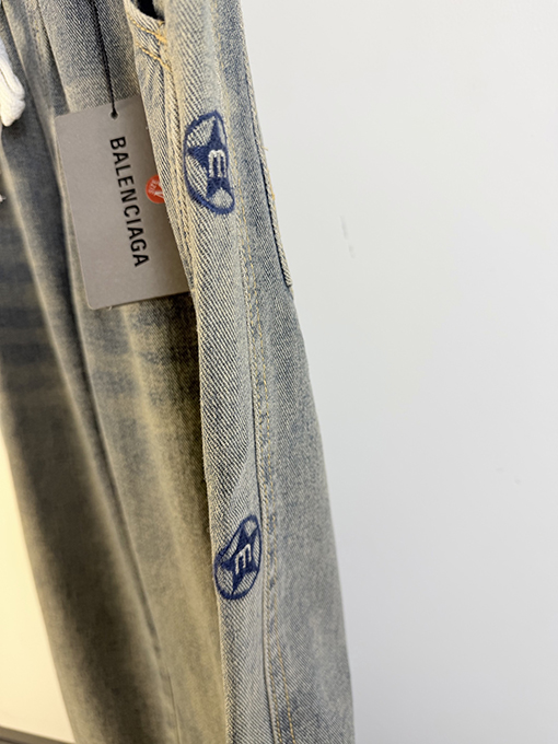 バレンシアガコピー 新モデルゆったりとしたワイドレッグストレートジーンズ