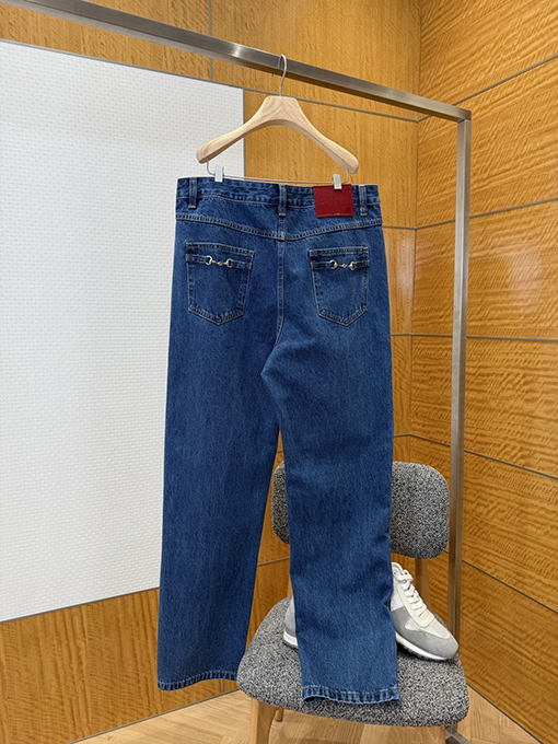 グッチ ホースビットディテールとパテントレザーラベルが付いたストレートレッグジーンズ
