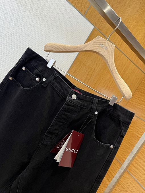 グッチ ホースビットディテールとパテントレザーラベルが付いたストレートレッグジーンズ