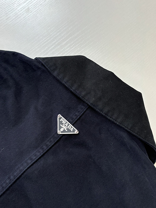 プラダ ワックスのトライアングルロゴラペルジャケット