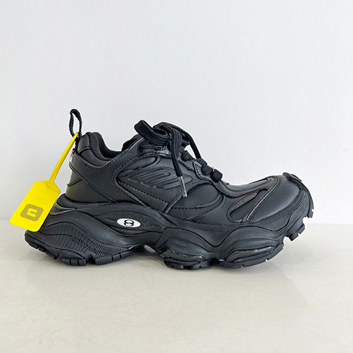 バレンシアガ Balenciaga ランウェイスタイルのオーバーサイズレトロ機能シューズ