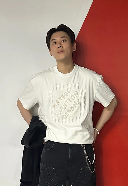 ルイヴィトン 刺繍ビーズロゴ半袖Tシャツ