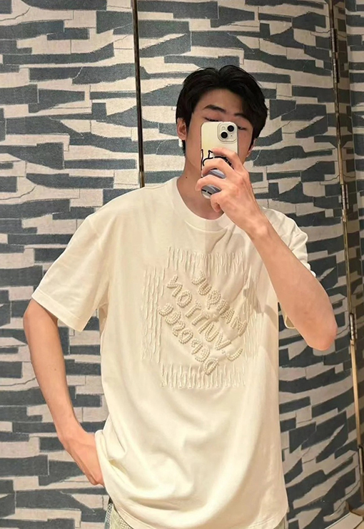 ルイヴィトン 刺繍ビーズロゴ半袖Tシャツ