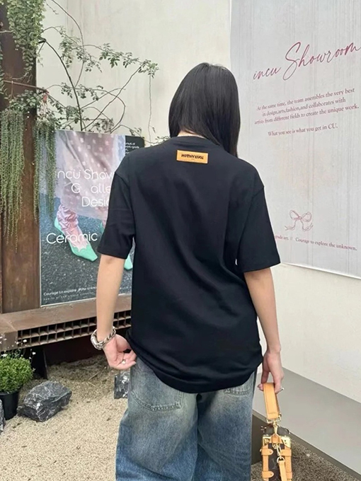 ルイヴィトン 刺繍ビーズロゴ半袖Tシャツ