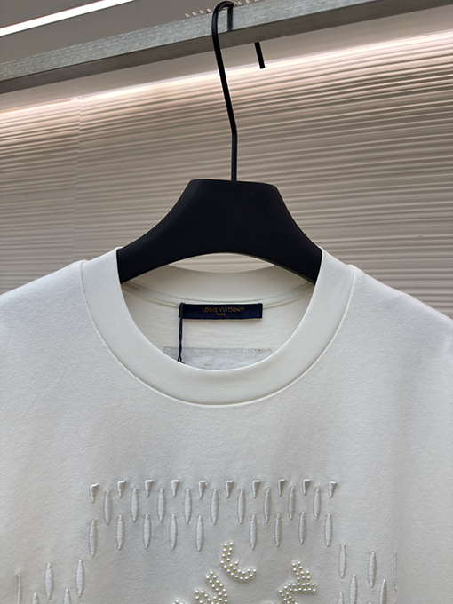 ルイヴィトン 刺繍ビーズロゴ半袖Tシャツ