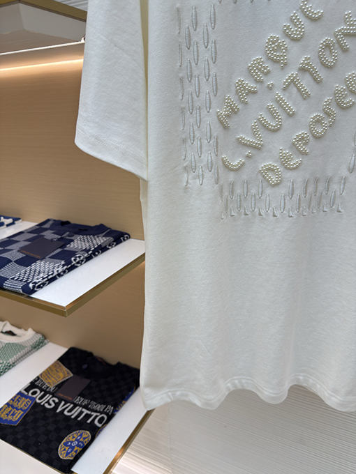 ルイヴィトン 刺繍ビーズロゴ半袖Tシャツ