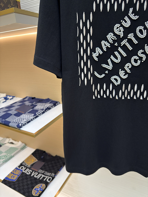 ルイヴィトン 刺繍ビーズロゴ半袖Tシャツ