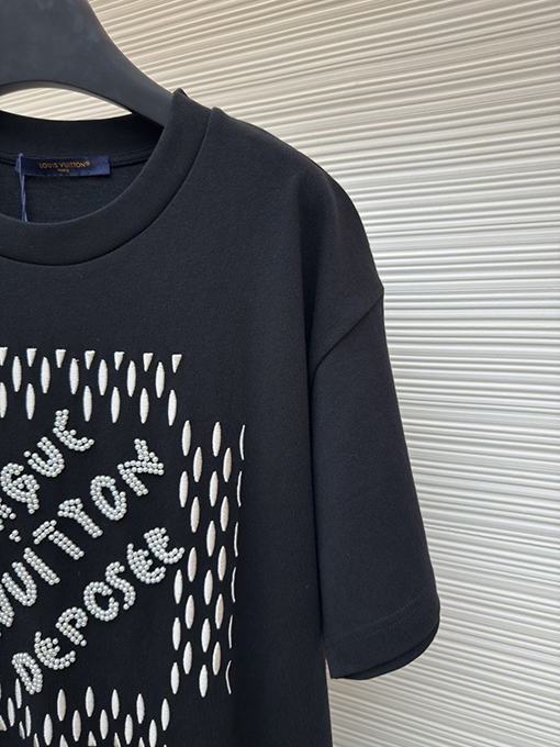 ルイヴィトン 刺繍ビーズロゴ半袖Tシャツ
