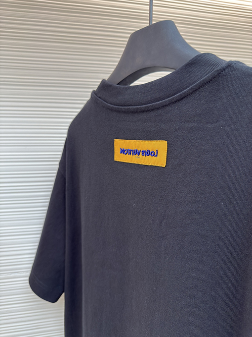 ルイヴィトン 刺繍ビーズロゴ半袖Tシャツ