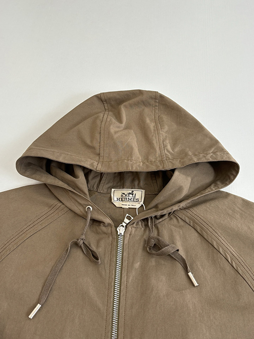 エルメス 外側ステッチ刺繍ジッパージャケット