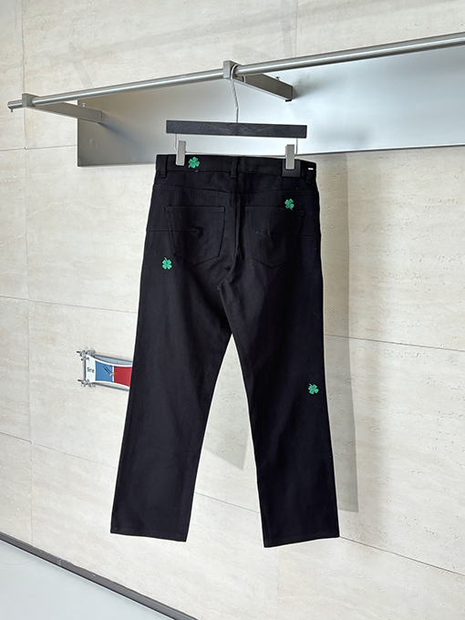 ディオール 四つ葉の刺繍入りコットンジーンズ