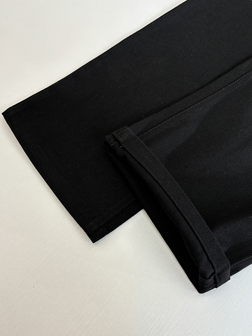 ディオール 四つ葉の刺繍入りコットンジーンズ