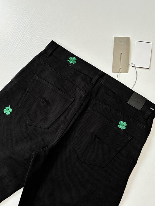 ディオール 四つ葉の刺繍入りコットンジーンズ